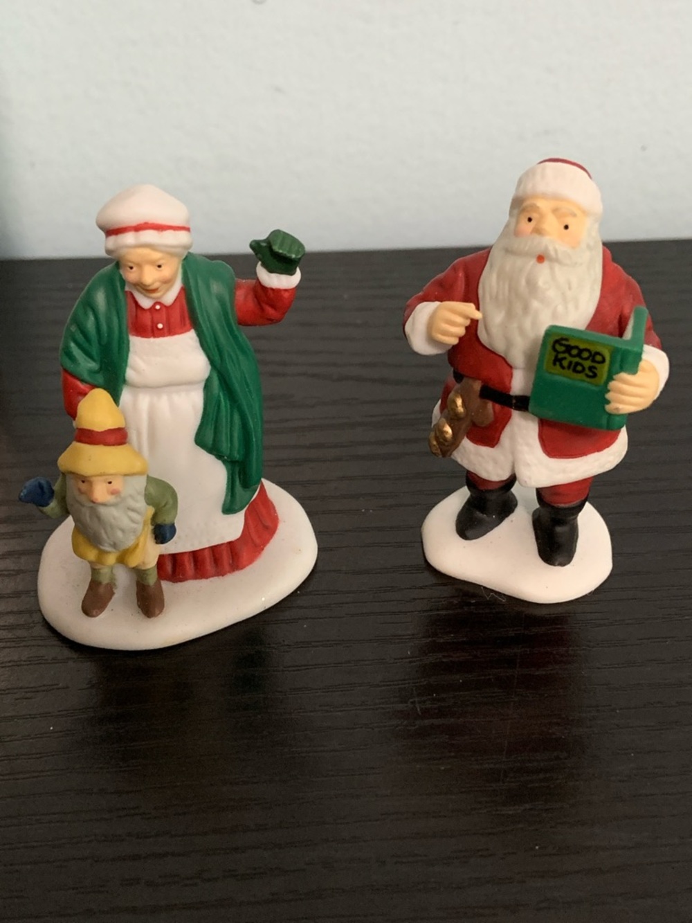 Dept. 56 1999 North Pole Series Figure ‘Santa & Mrs. Claus - Picture 7 of 9